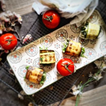 Rouleaux d&rsquo;Aubergines & Courgettes, Pesto & Fromage Frais de Bernard Laurence