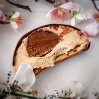 Bûche Écorce de Claire Damon Entremets Vanille, Tonka et Caramel
