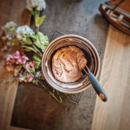 Mousse Chantilly au Praliné et aux Chocolats Noir et Lait