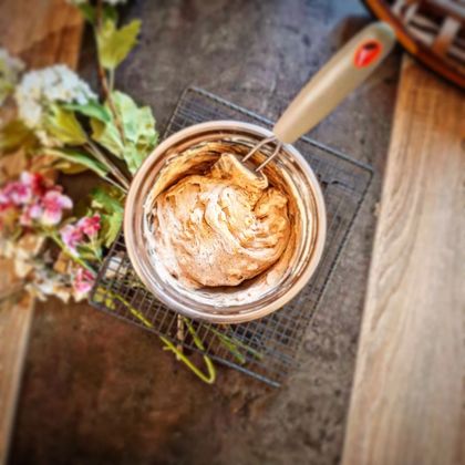 Mousse Chantilly au Praliné et aux Chocolats Blanc et Lait