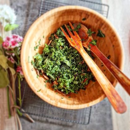 Salade de Chou Kale, Poire et Lentin du Chêne
