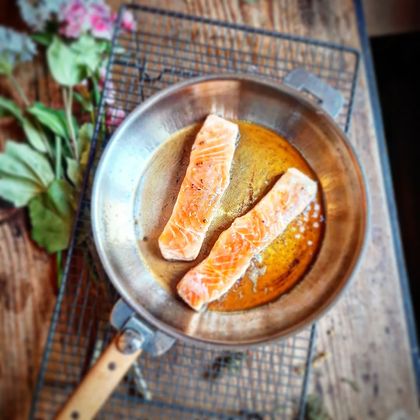 Cuisson d’un poisson à l’unilatéral
