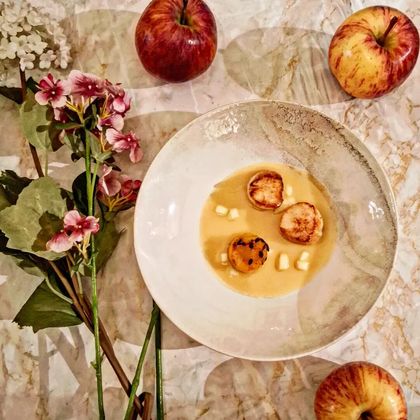 Saint-Jacques, Pomme, Beurre Blanc aux Baies de la Passion